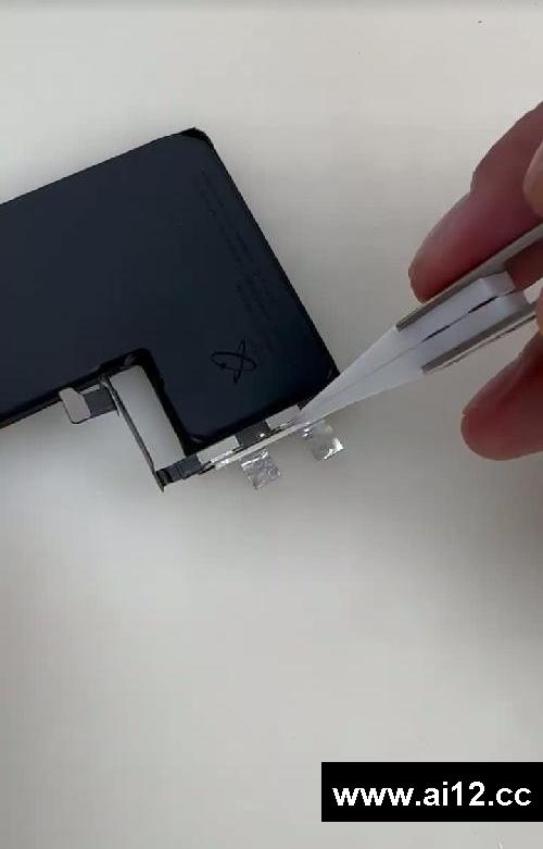 14pro电池不耐用，更换电芯，用心做维修#手机换电池 #iPhone维修
