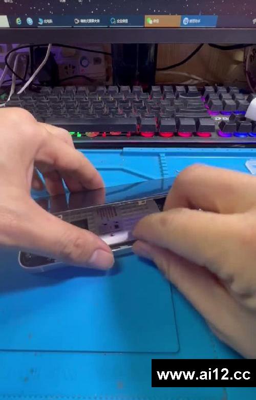 苹果12 iphone12换电池。真实的维修店更换过